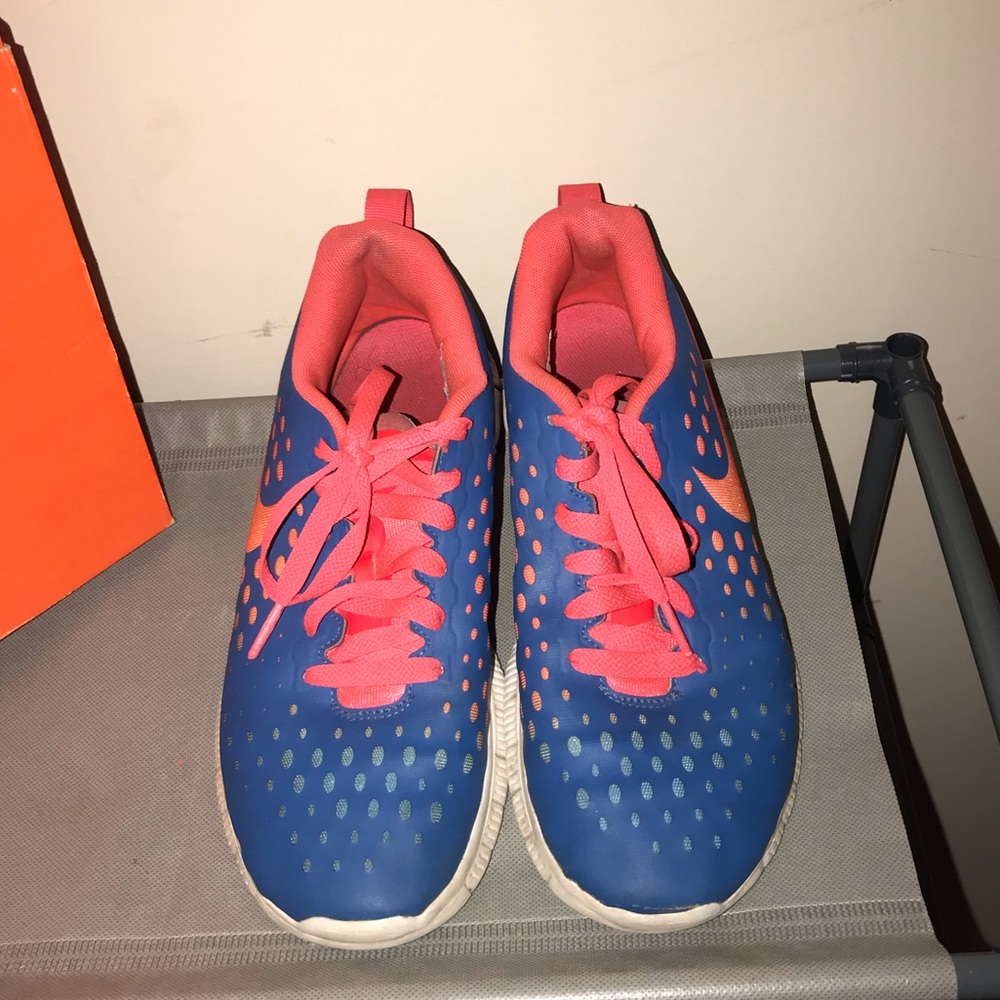 Nike - Picture 3 of 4